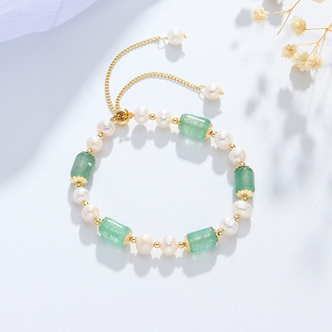 Green Strawberry Crystal Bracelet with Freshwater Pearl – Elegant Natural Crystal Jewelry for Women