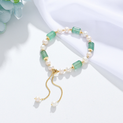 Green Strawberry Crystal Bracelet with Freshwater Pearl – Elegant Natural Crystal Jewelry for Women