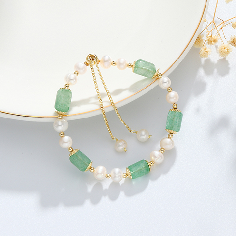 Green Strawberry Crystal Bracelet with Freshwater Pearl – Elegant Natural Crystal Jewelry for Women